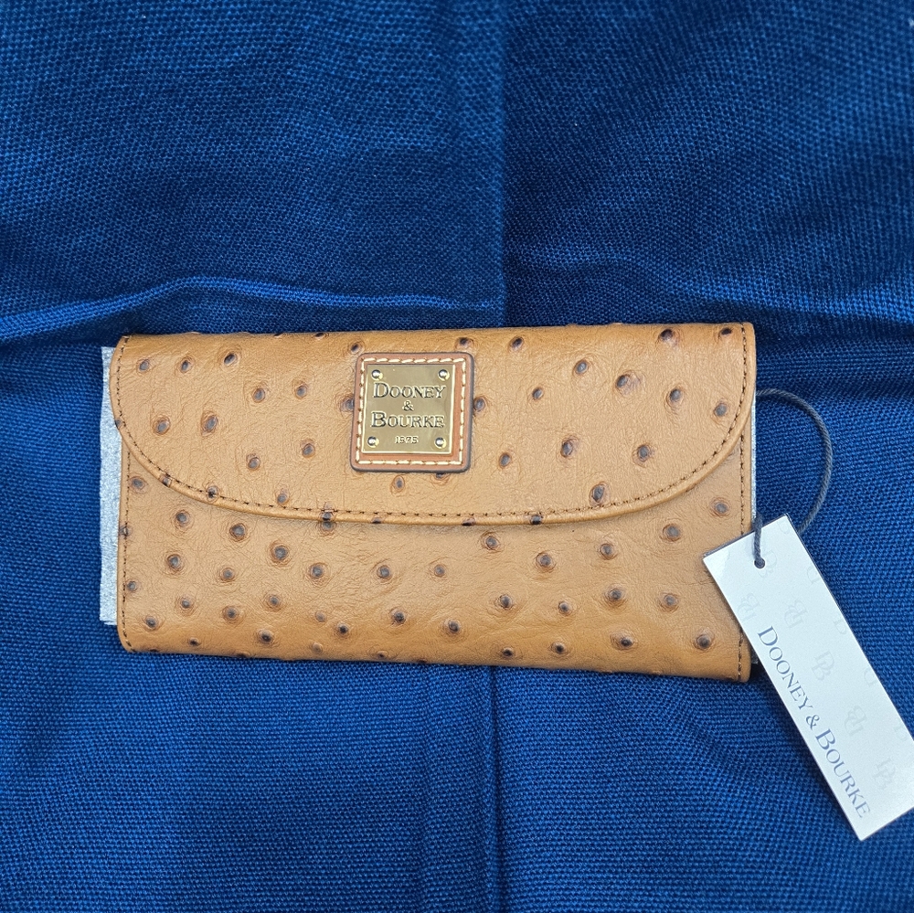 NWT Dooney & Bourke Pebble Skin Caramel Brown Leather Clutch Wallet - 4" X 7.5"